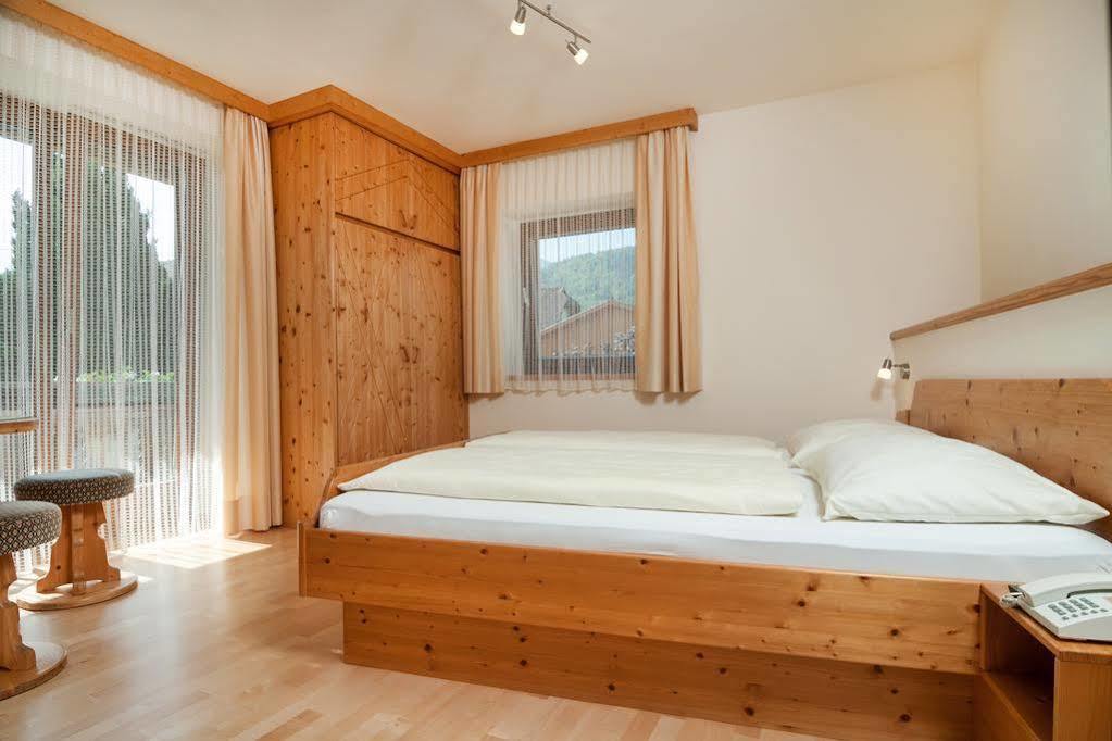 Hubertushof Hotel Latschach ober dem Faakersee ภายนอก รูปภาพ